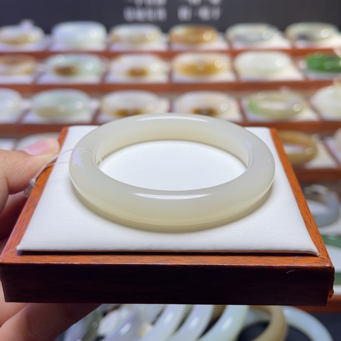 【闪购商品】和田玉手镯未镶嵌