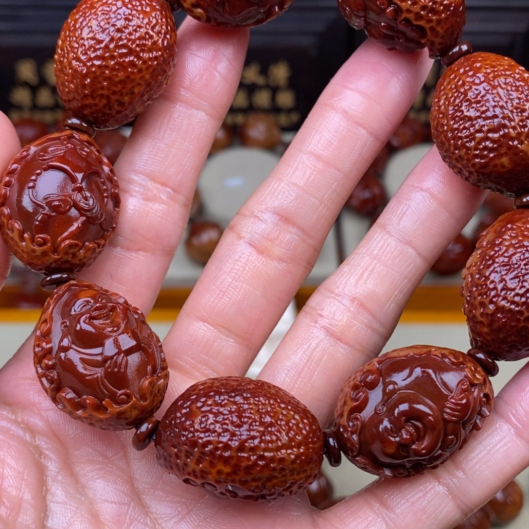 鱼***里吊坠橄榄核包衣弥勒