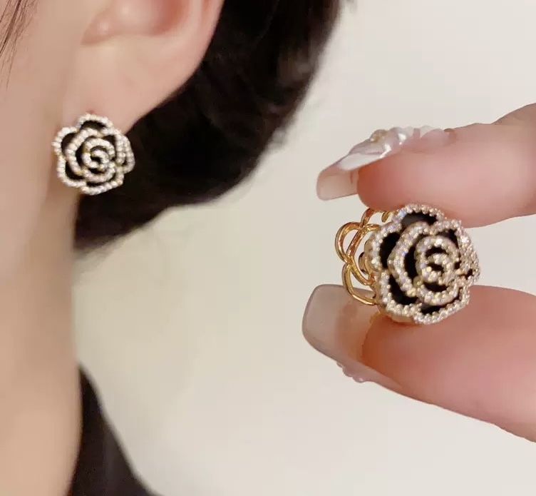 铜合金无非金属耳饰 金色双面山茶花耳扣