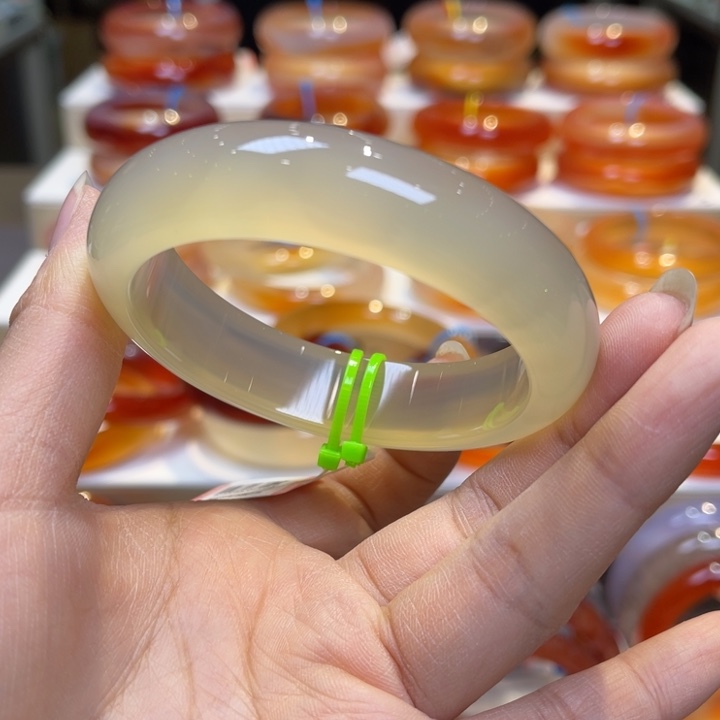 玛瑙/玉髓手镯未镶嵌