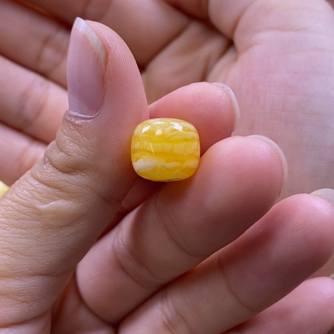 琥珀未镶嵌珠宝奇石她***?