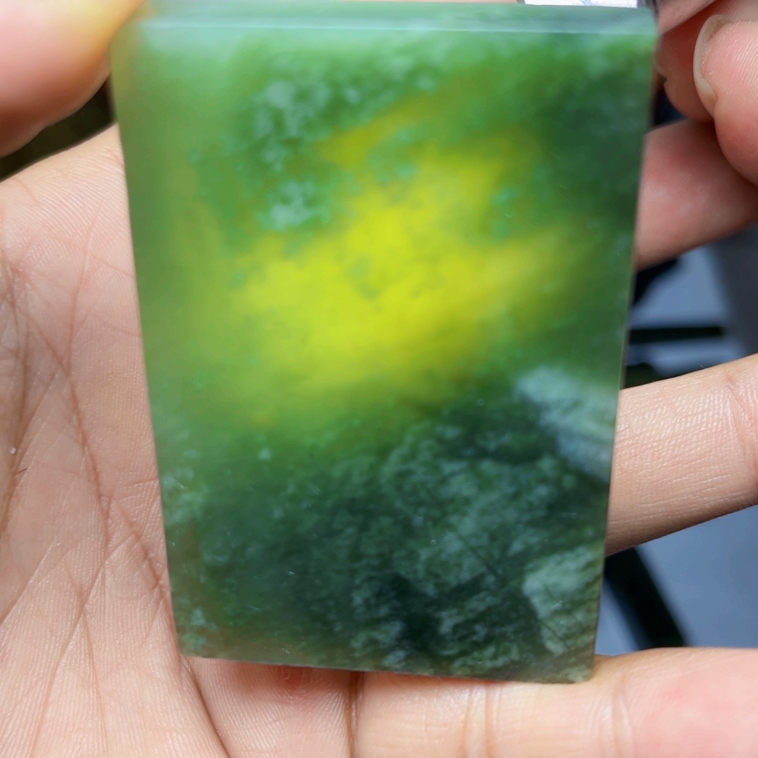 未镶嵌和田玉（翠青玉）珠宝半成品