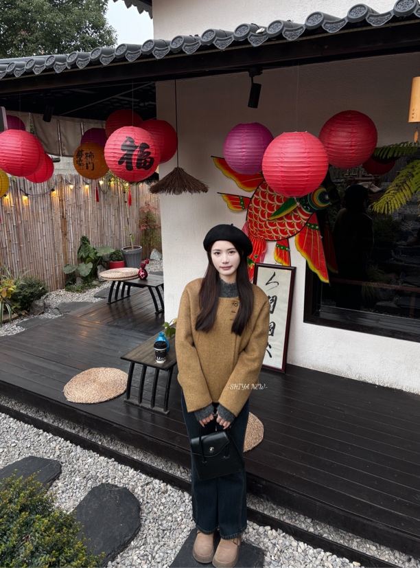 示娅三颗扣短款羊绒大衣