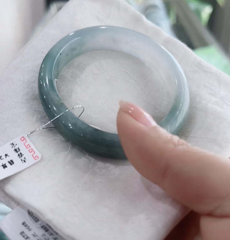 52贵妃天然A货翡翠手镯