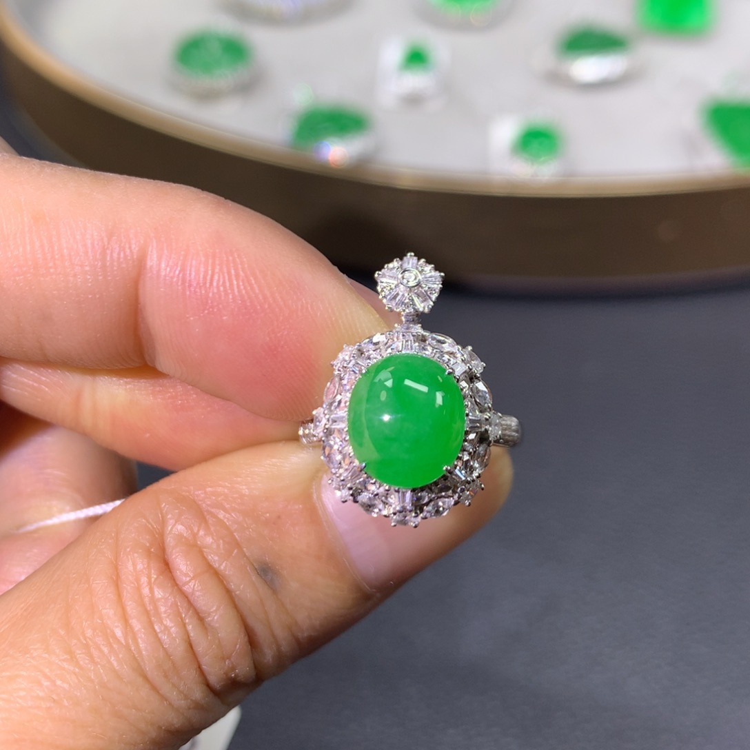 翡翠戒指18K金镶嵌翡翠