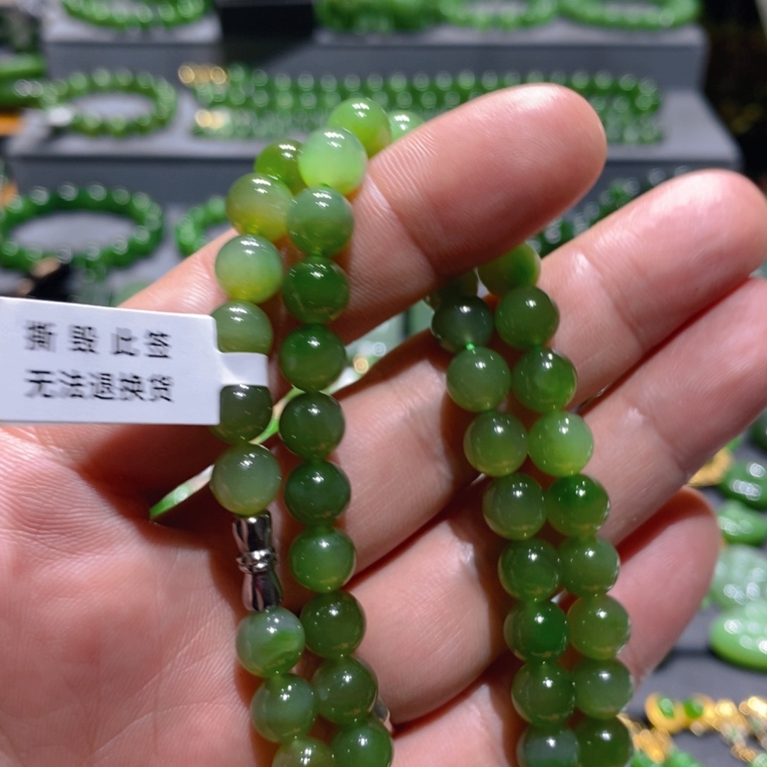 颈饰未镶嵌和田玉（碧玉）