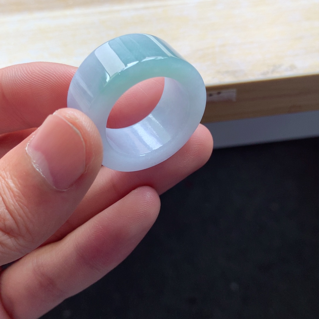 翡翠颈饰未镶嵌吊坠