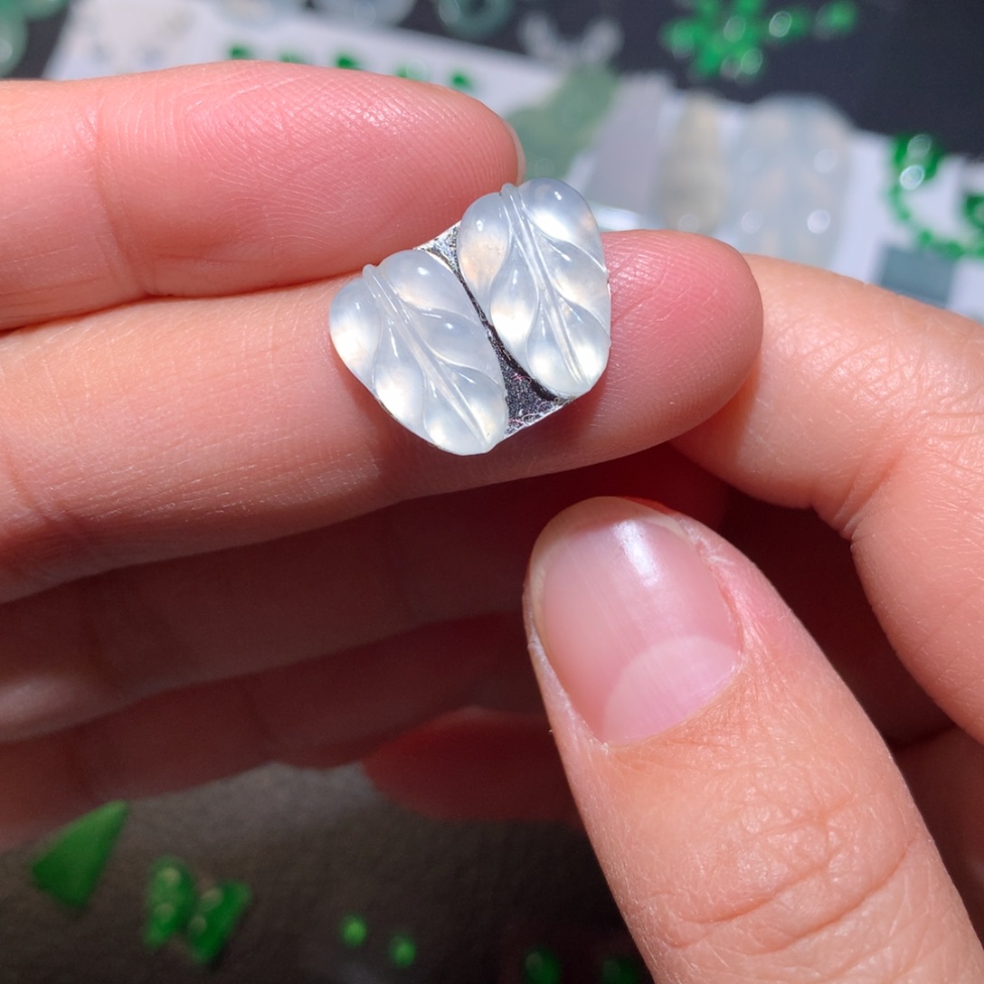 翡翠未镶嵌颈饰叶子