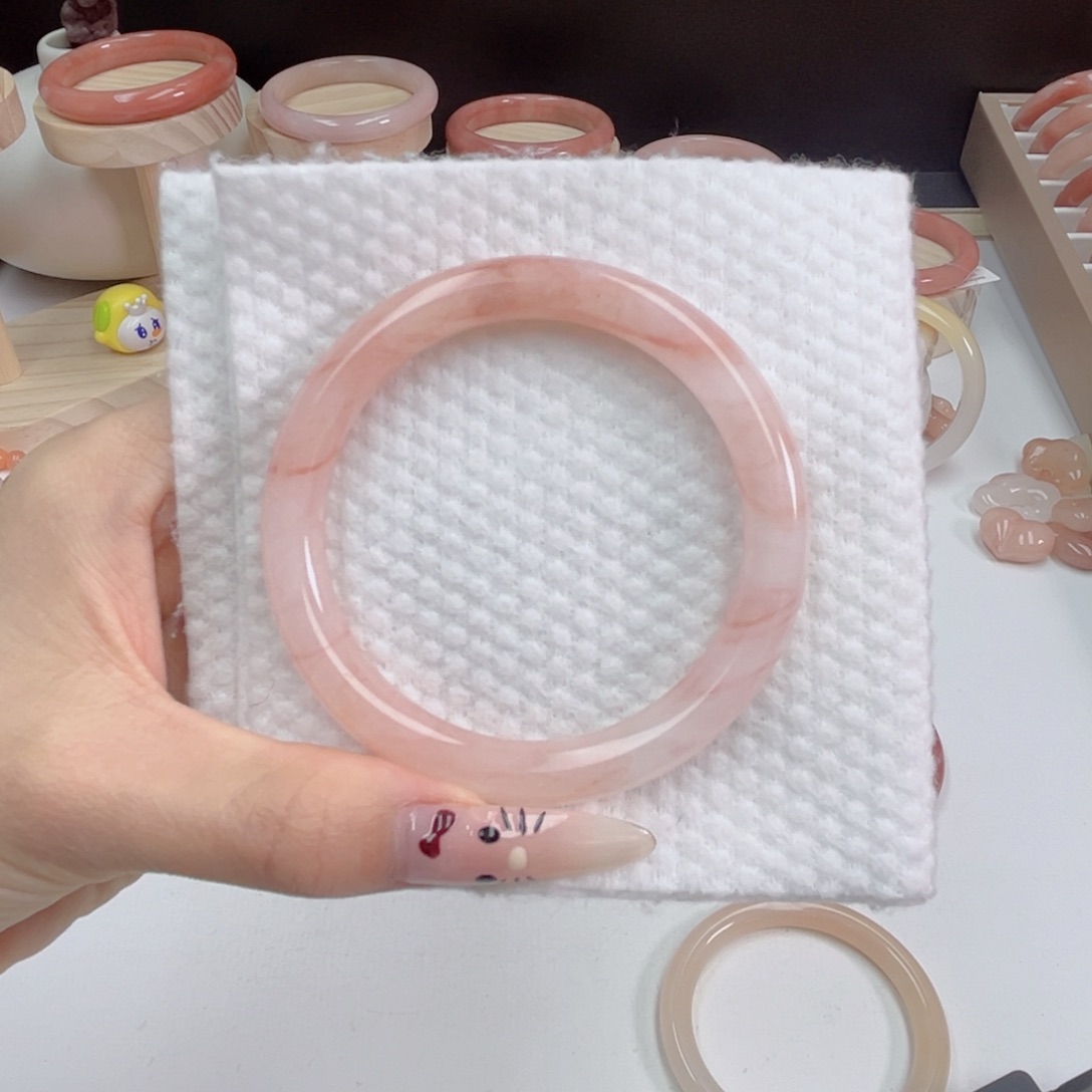 忘***糖石英质玉未镶嵌手镯