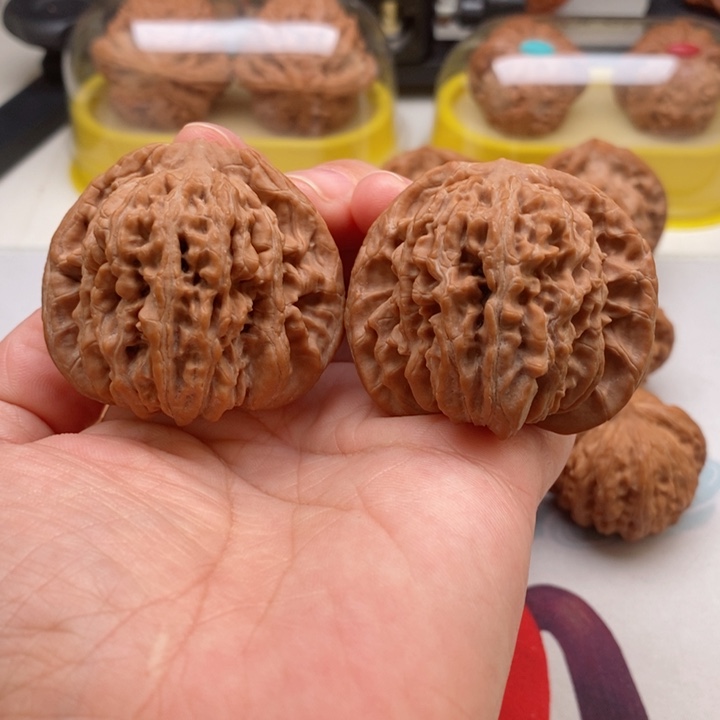 文玩核桃吊坠四座楼边47/46
