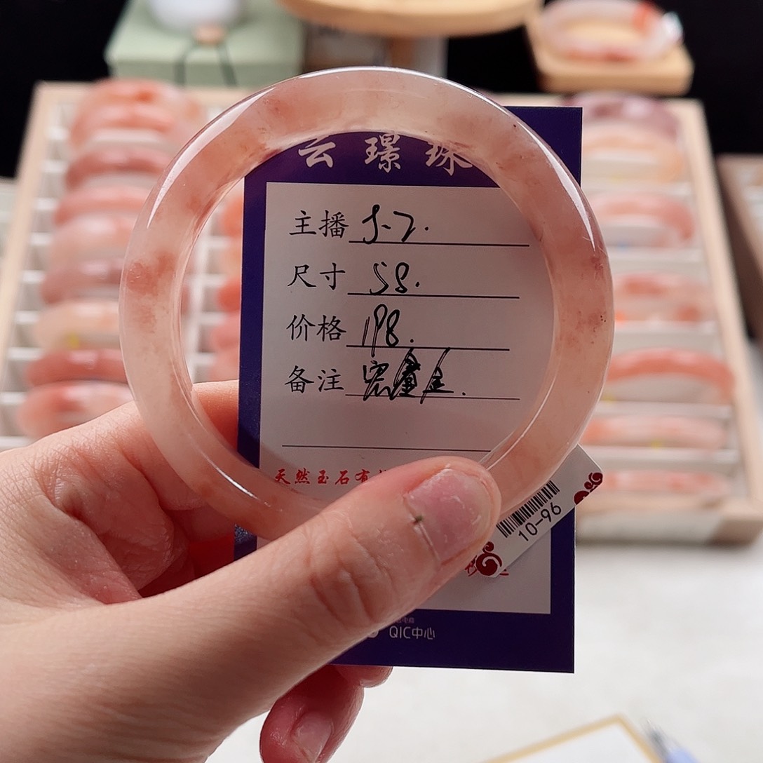 未镶嵌手镯石英质玉