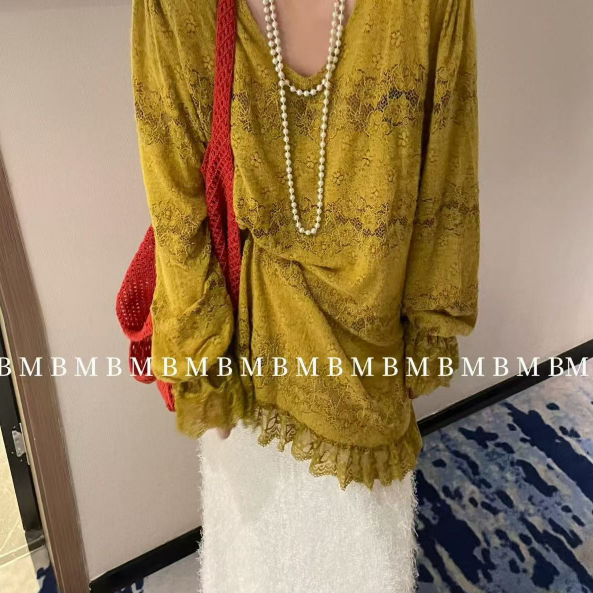 秋冬新款软糯磨毛蕾丝V领宽松长袖打底衫