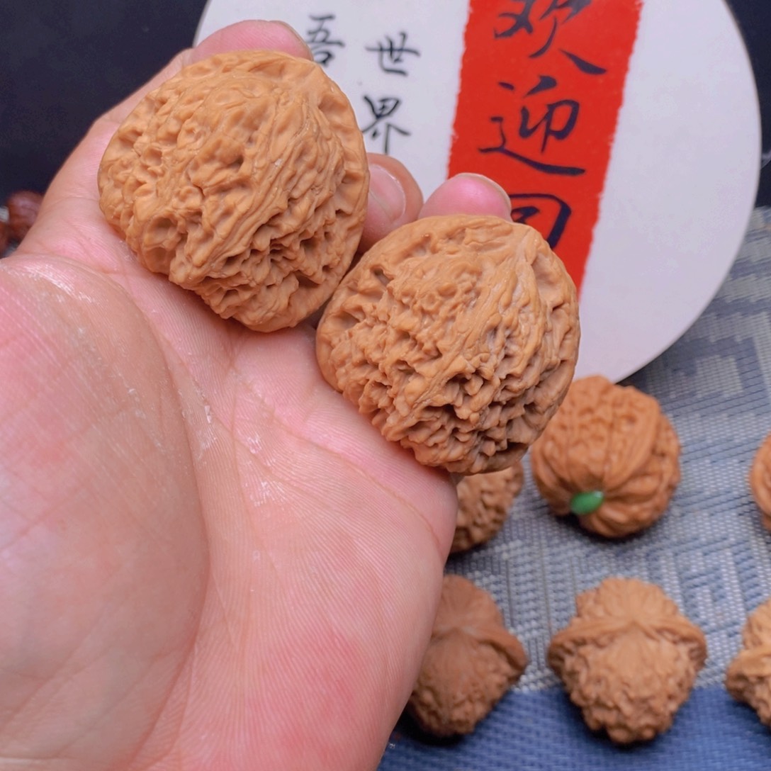 文玩核桃吊坠43三角疆