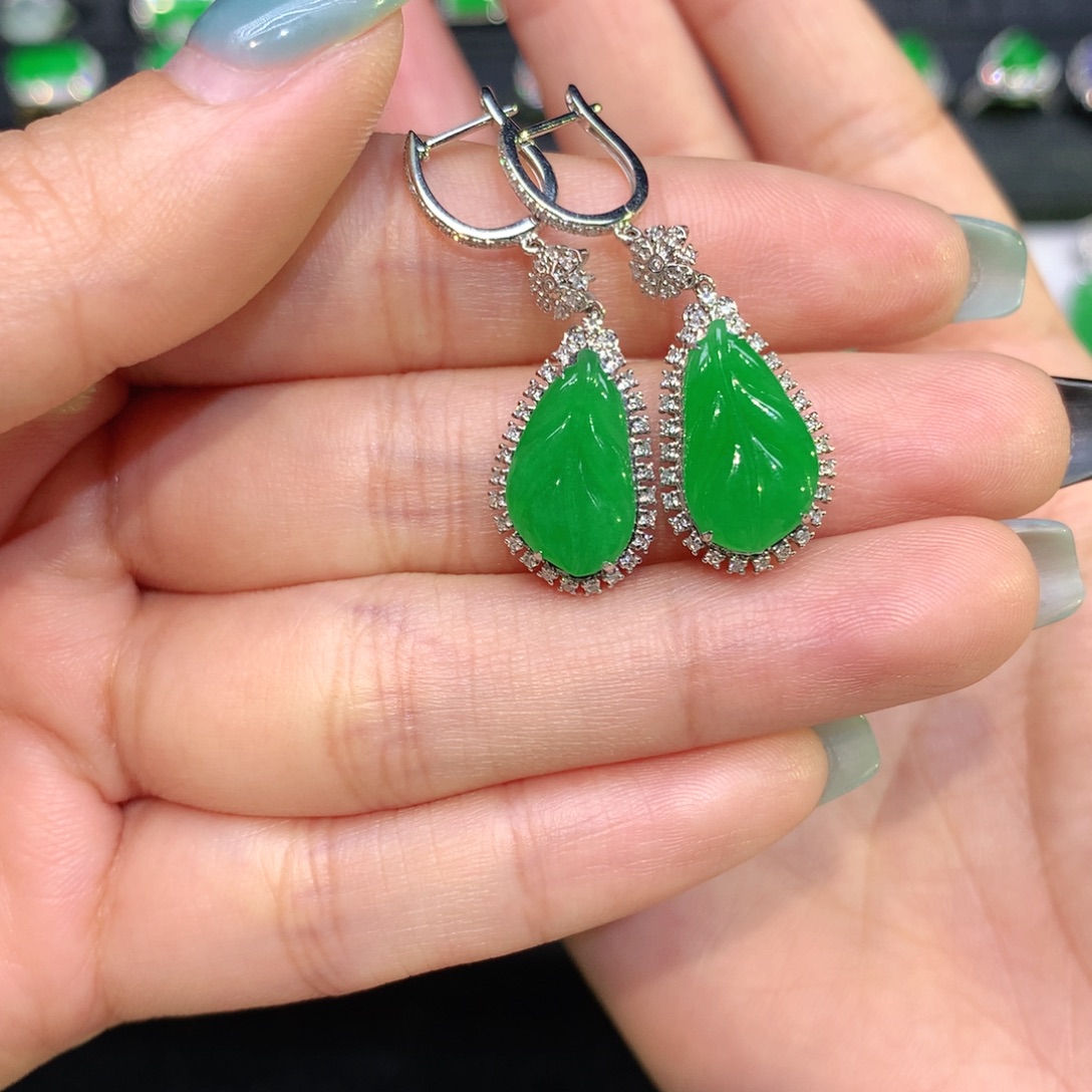 。***z翡翠18K金镶嵌吊坠(不含链)