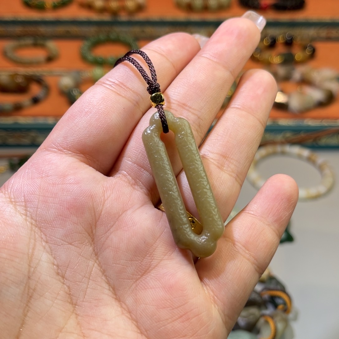 颈饰未镶嵌和田玉