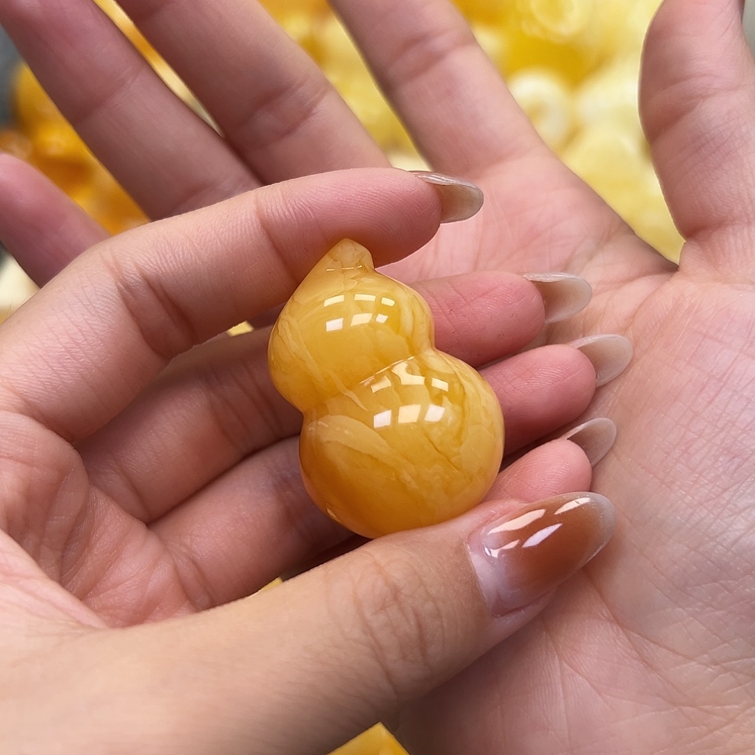 小***儿琥珀未镶嵌颈饰蜜蜡