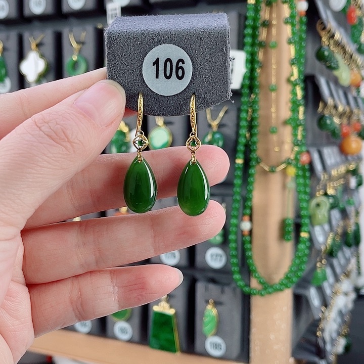 18K金镶嵌和田玉耳饰