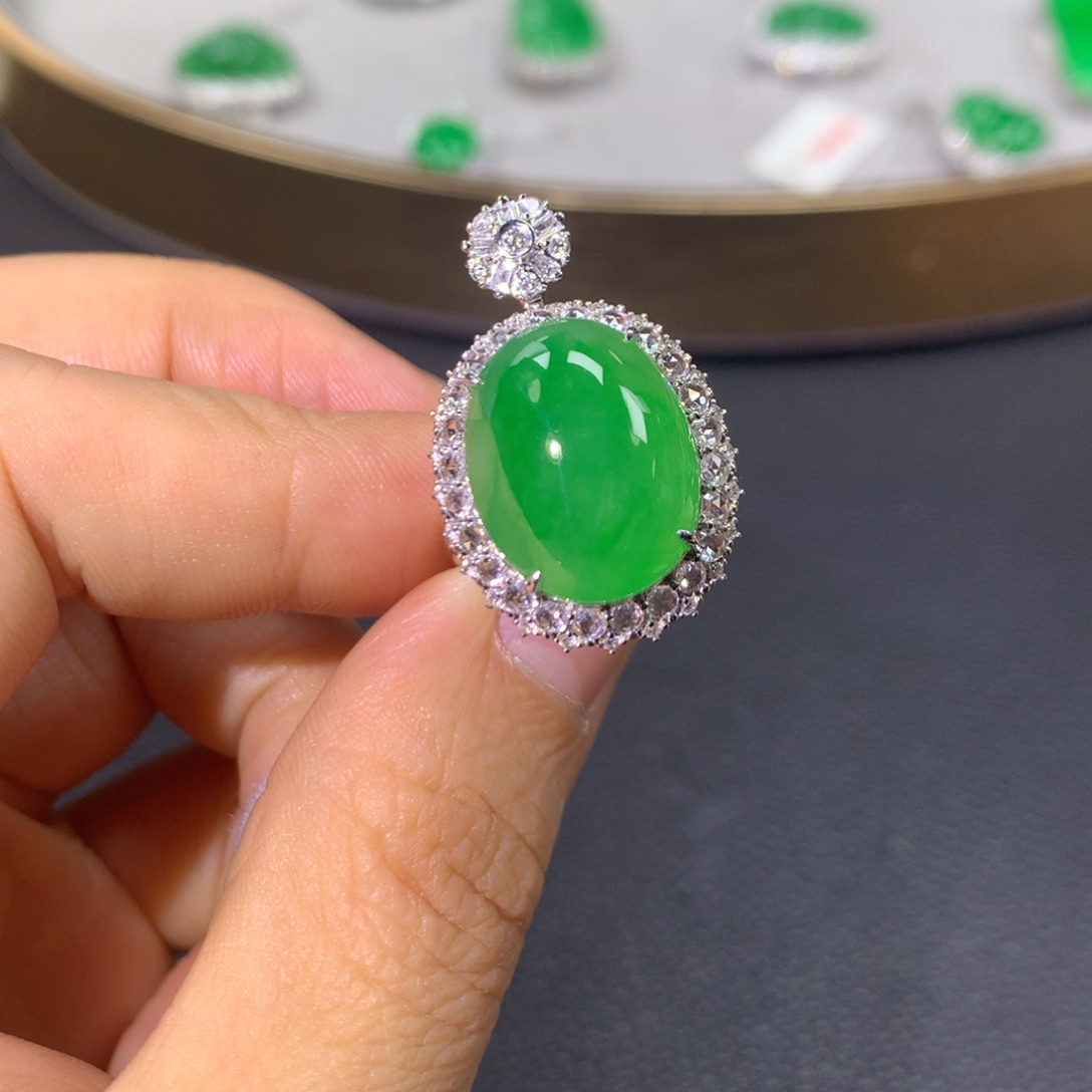 翡翠戒指18K金镶嵌翡翠