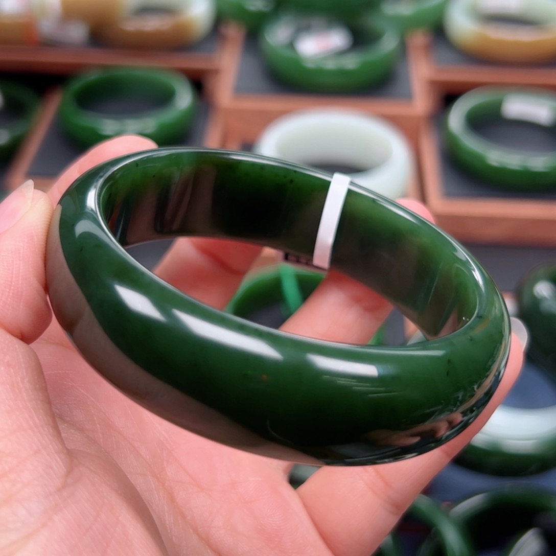 未镶嵌手镯和田玉（碧玉）品*