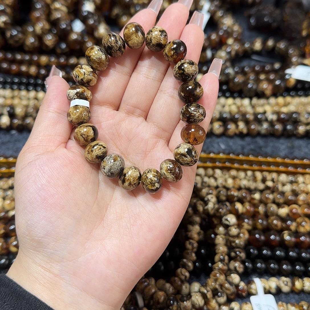 琥珀颈饰未镶嵌大*抚顺琥珀