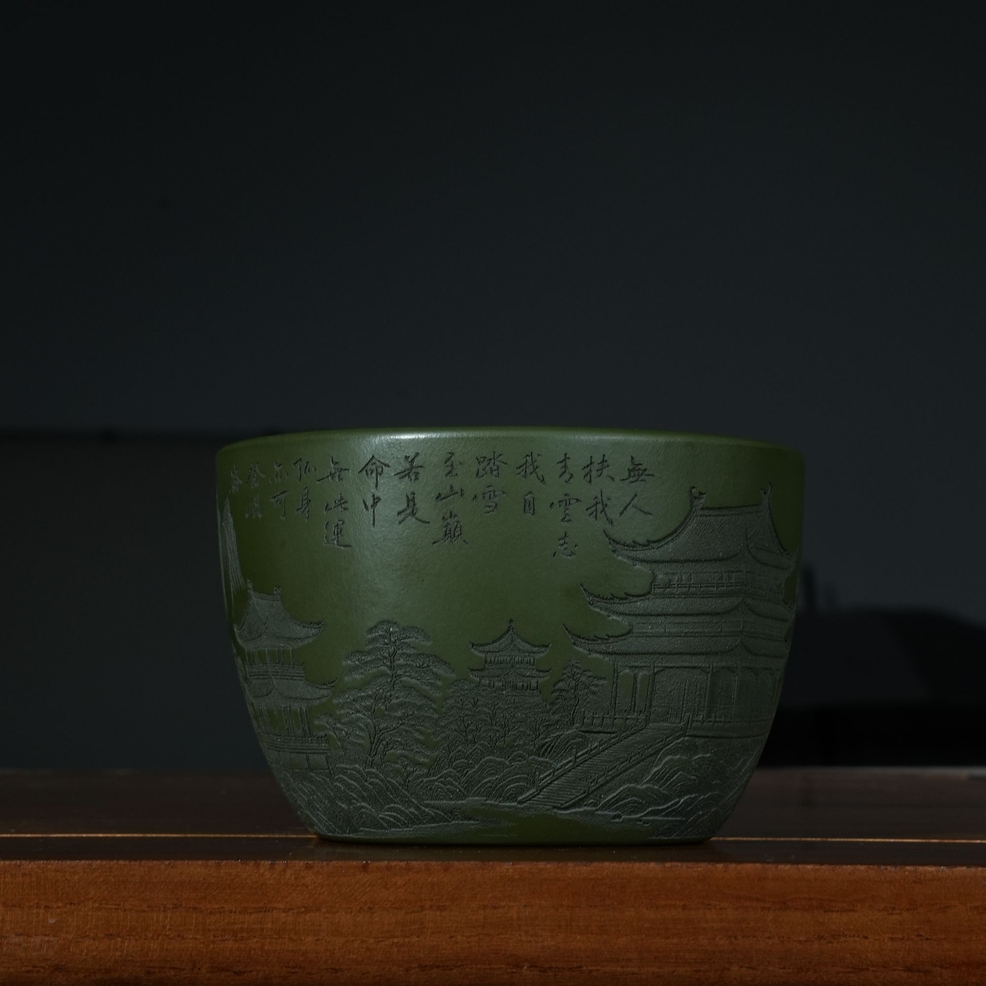 宜兴原矿绿泥刻绘山水紫砂手工主人杯容量150CC