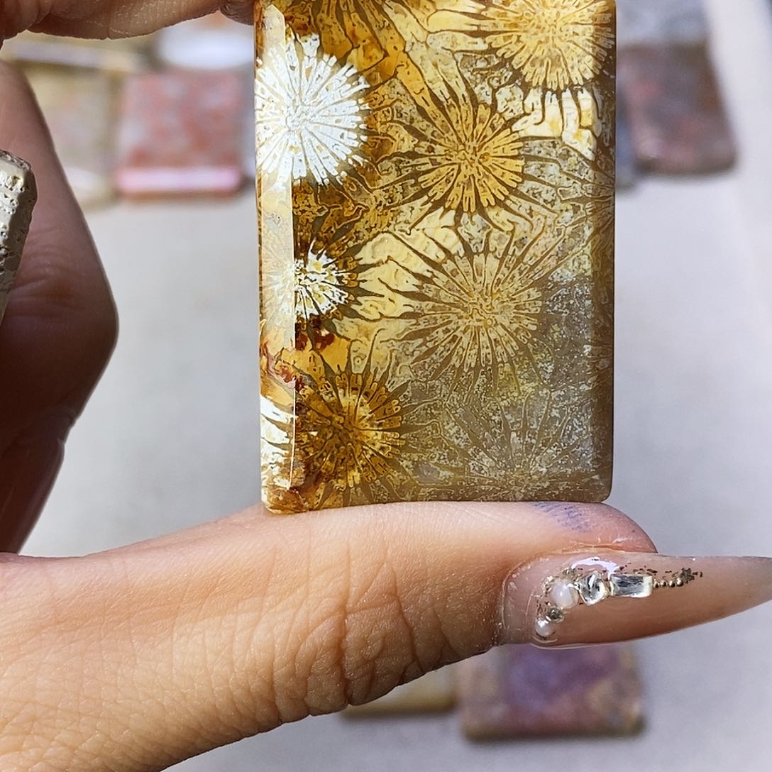 查罗石合金颈饰千*