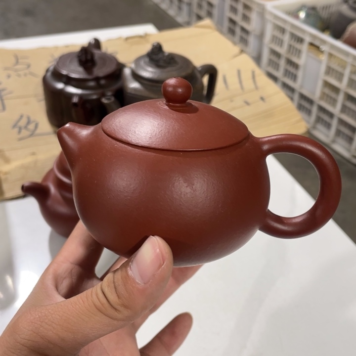 老厂紫砂壶一件。