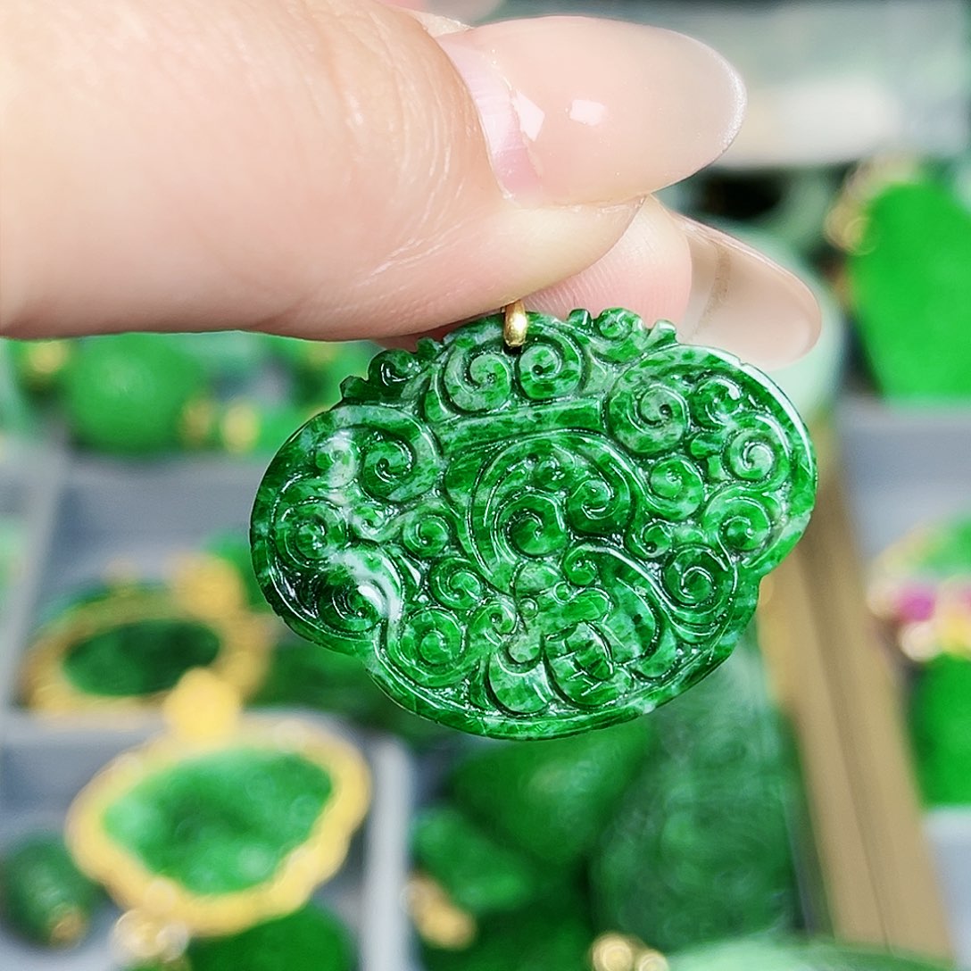 翡翠颈饰18K金镶嵌吊坠