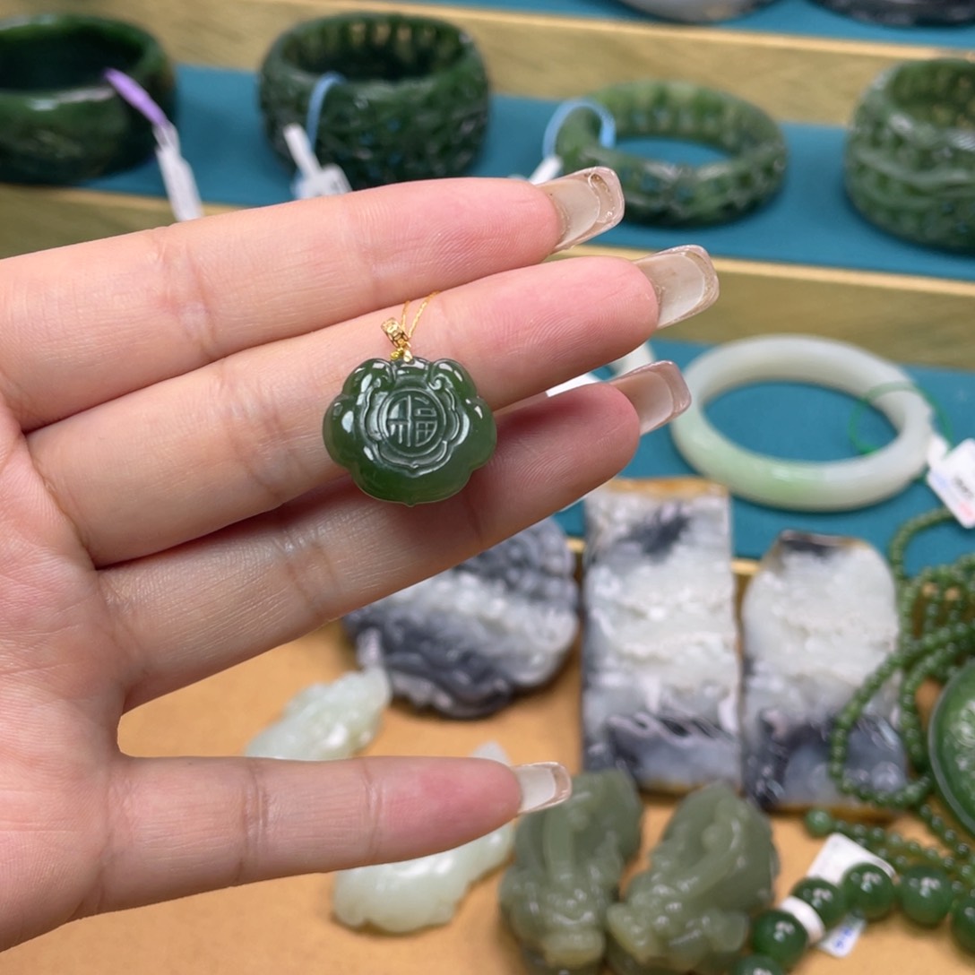 和田玉18K金镶嵌吊坠(赠链)