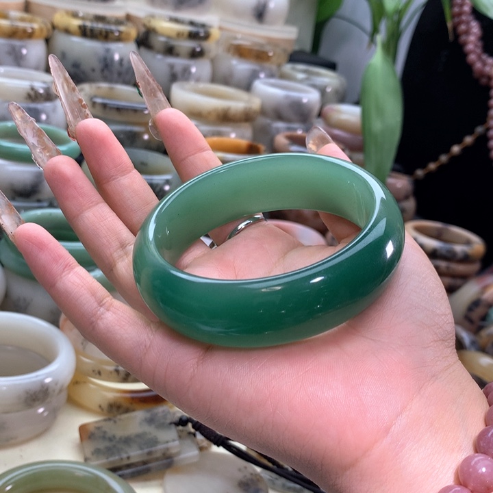 康***了石英岩玉未镶嵌手镯