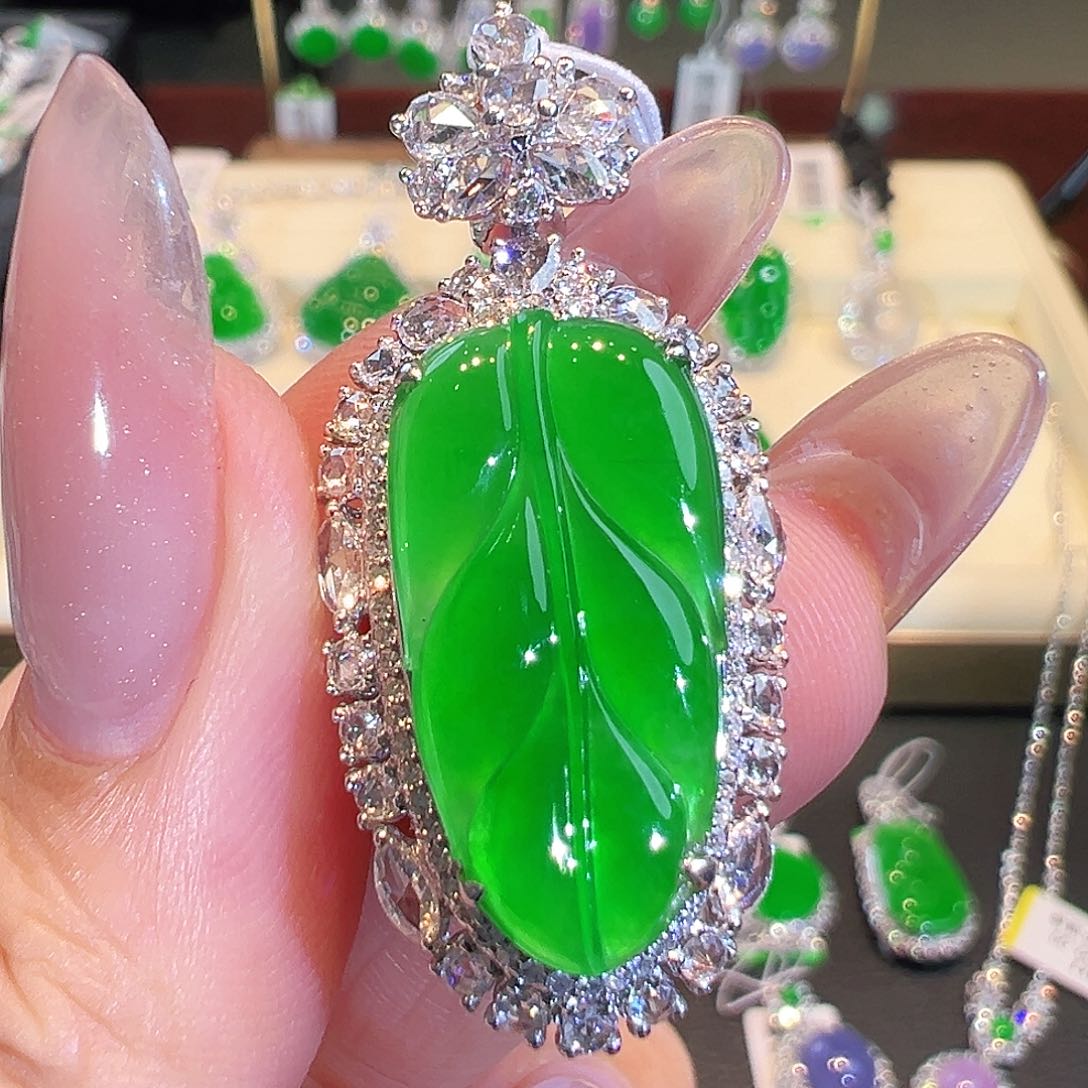 翡翠吊坠(不含链)18K金镶嵌翡翠