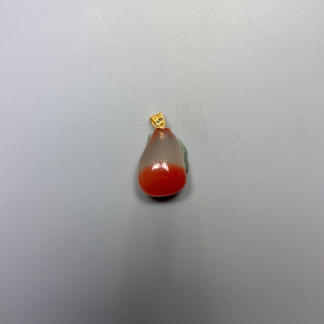 南红玛瑙干掌冰飘随形吊坠18K金镶嵌