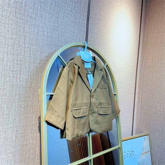 AD180    宝宝咖色休闲西装外套   春款