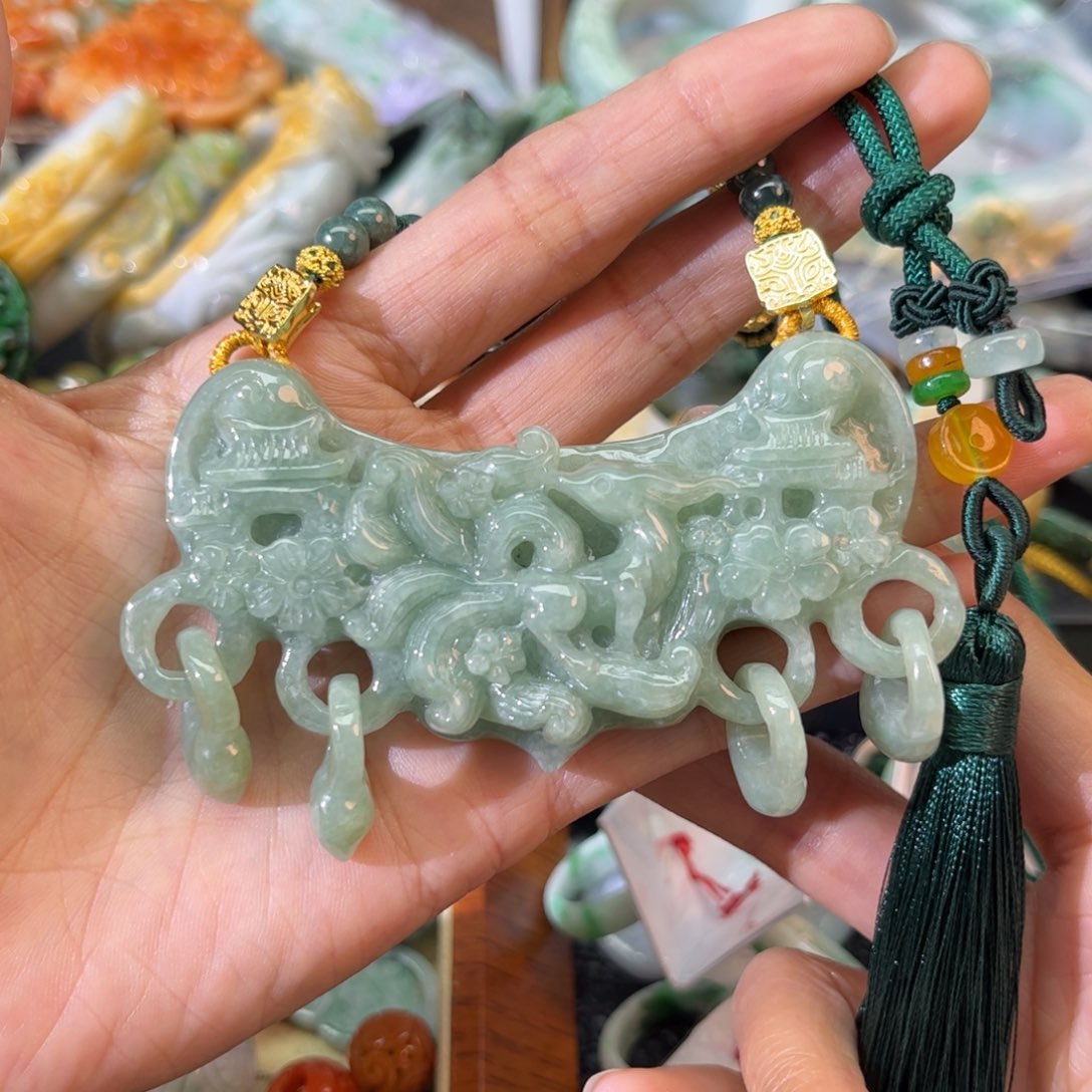 翡翠颈饰未镶嵌待编款