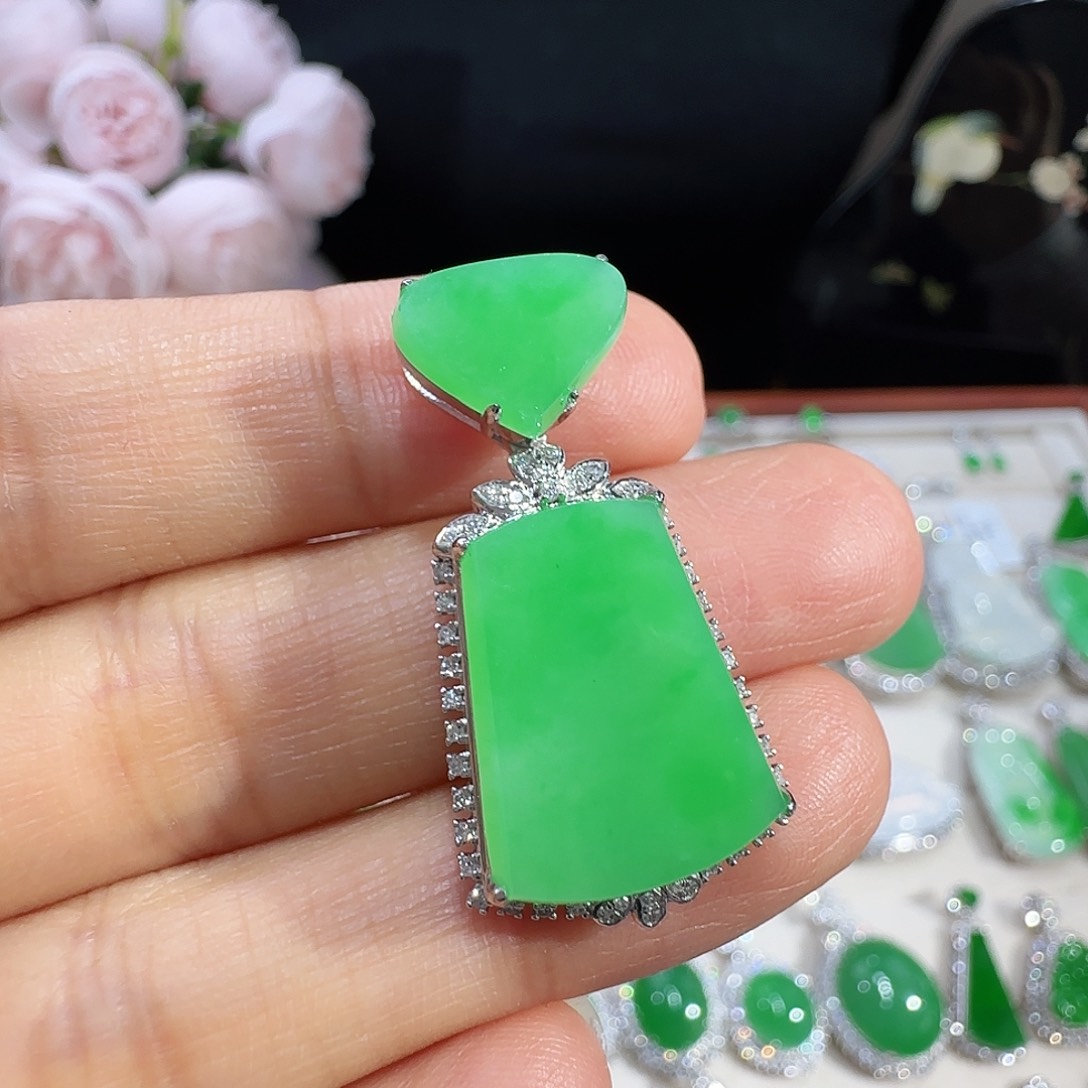 翡翠吊坠(不含链)18K金镶嵌