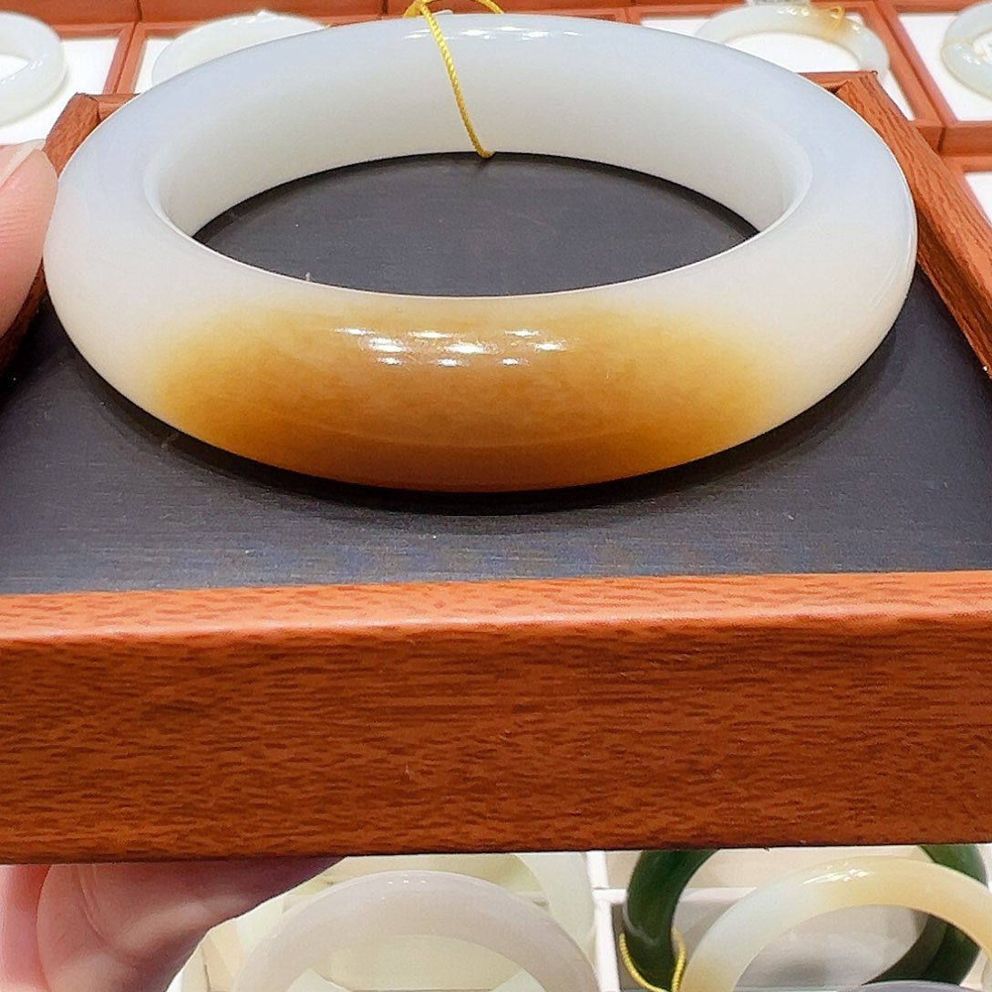 和田玉手镯未镶嵌