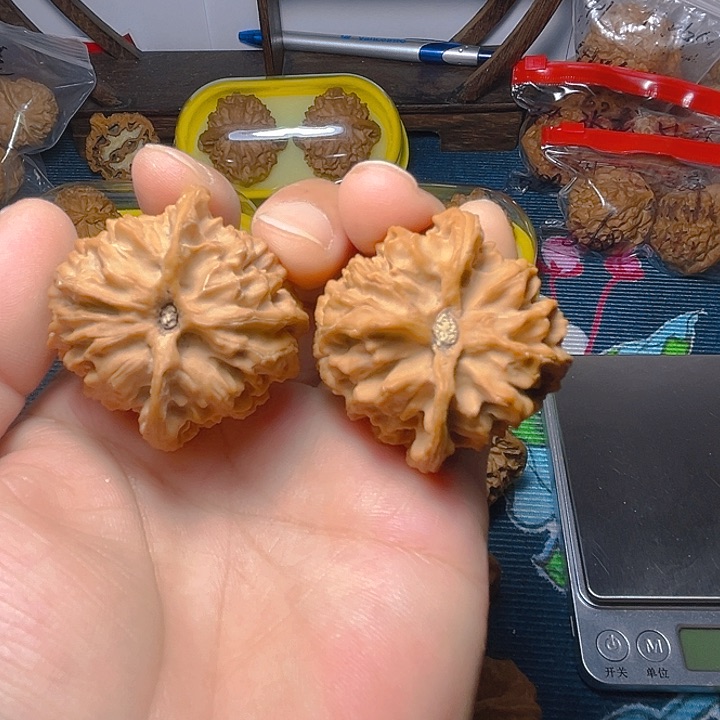 文玩核桃吊坠苹果园