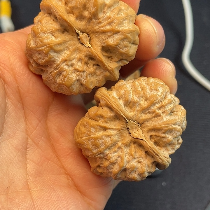 往***烟吊坠文玩核桃蛙蛙