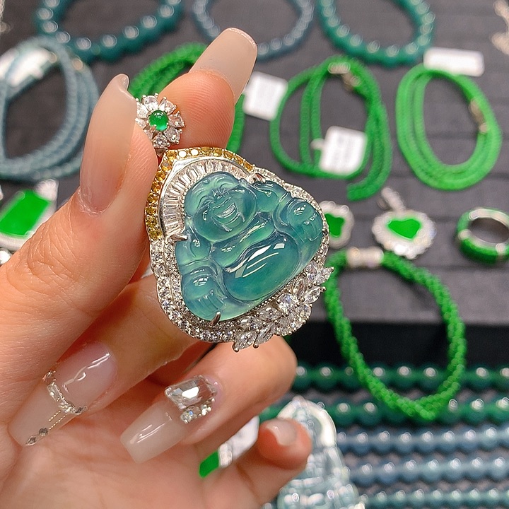 翡翠颈饰未镶嵌。。。。