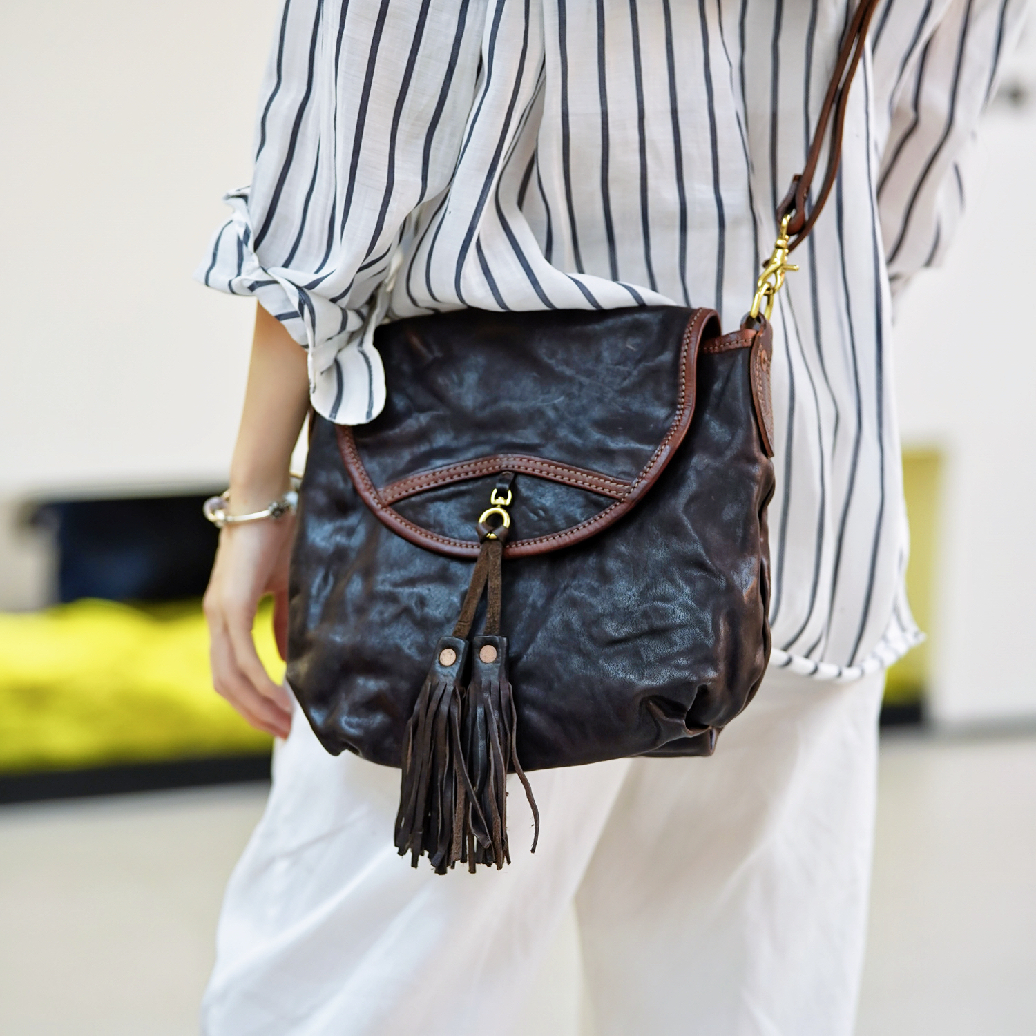 西部印像2025马皮个性女包爆款慵懒简约随性百搭流苏斜跨包504018