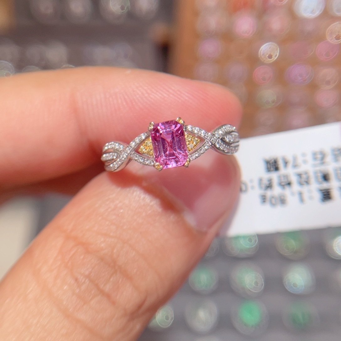 彩色蓝宝石戒指18K金镶嵌0.7ct 无烧帕帕