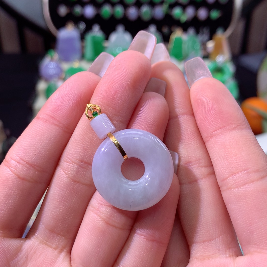 翡翠颈饰18K金镶嵌翡翠