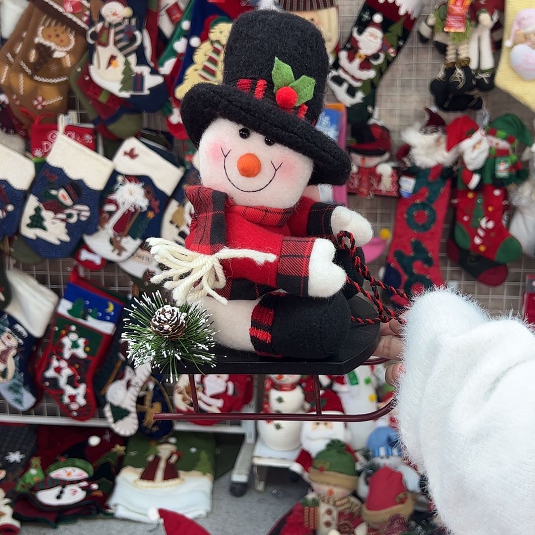 毛绒高帽黑底雪橇雪人