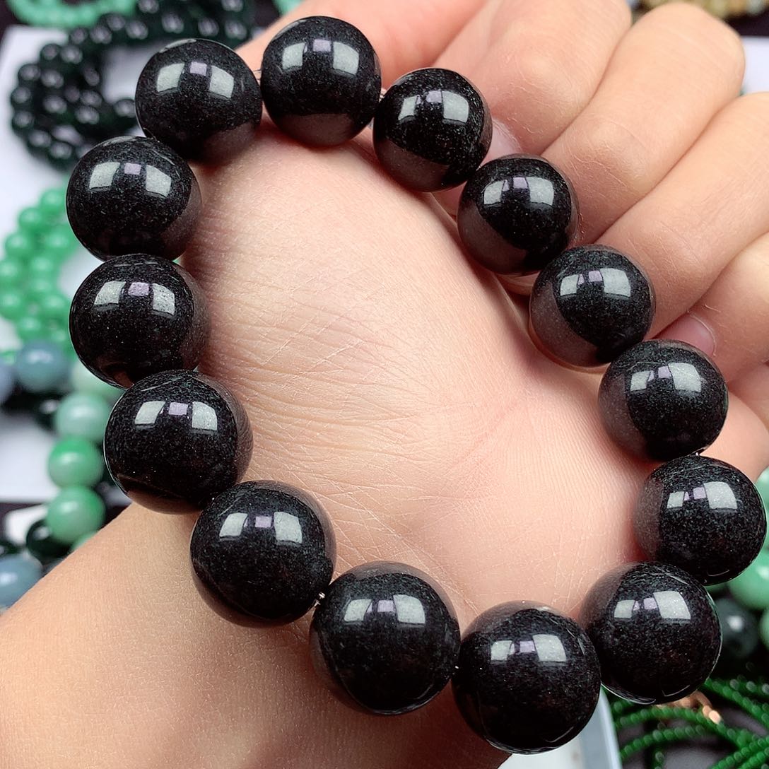 翡翠颈饰未镶嵌手串