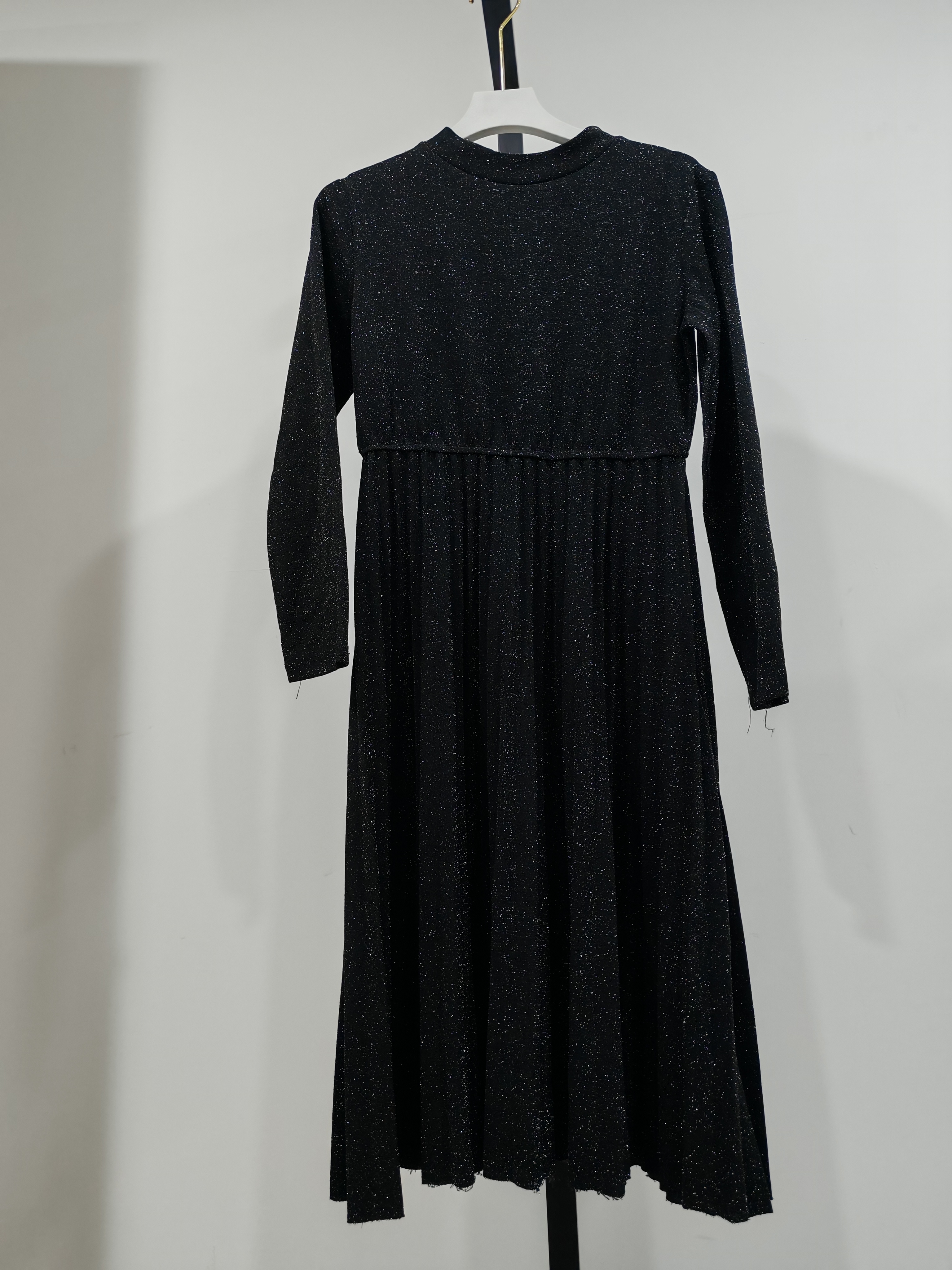 555  黑色珠光连衣裙  微瑕无运费险介意者勿拍