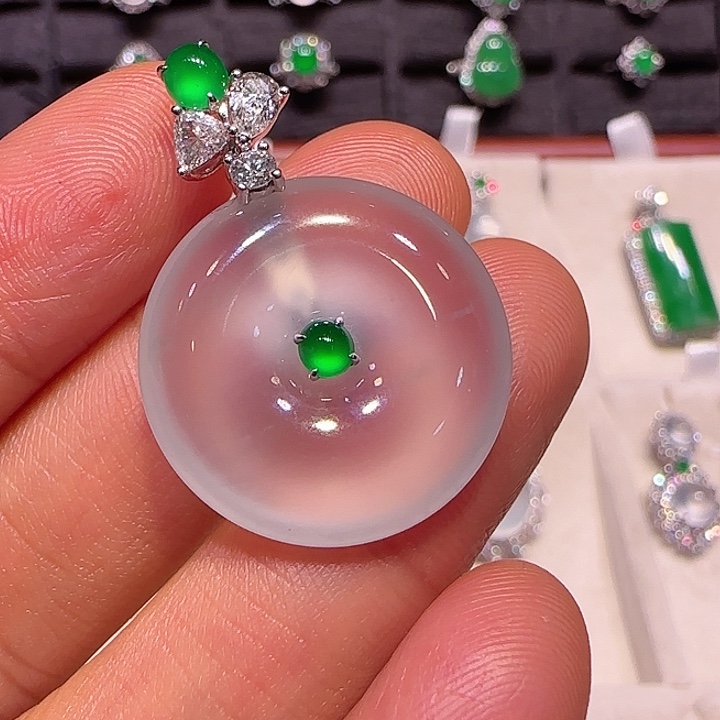 翡翠吊坠(不含链)18K金镶嵌吊坠