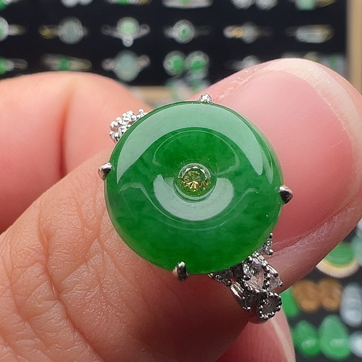 翡翠18K金镶嵌戒指扣子11.8