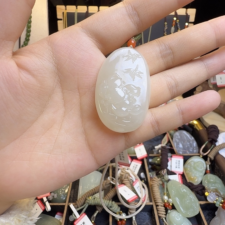 和田玉未镶嵌颈饰