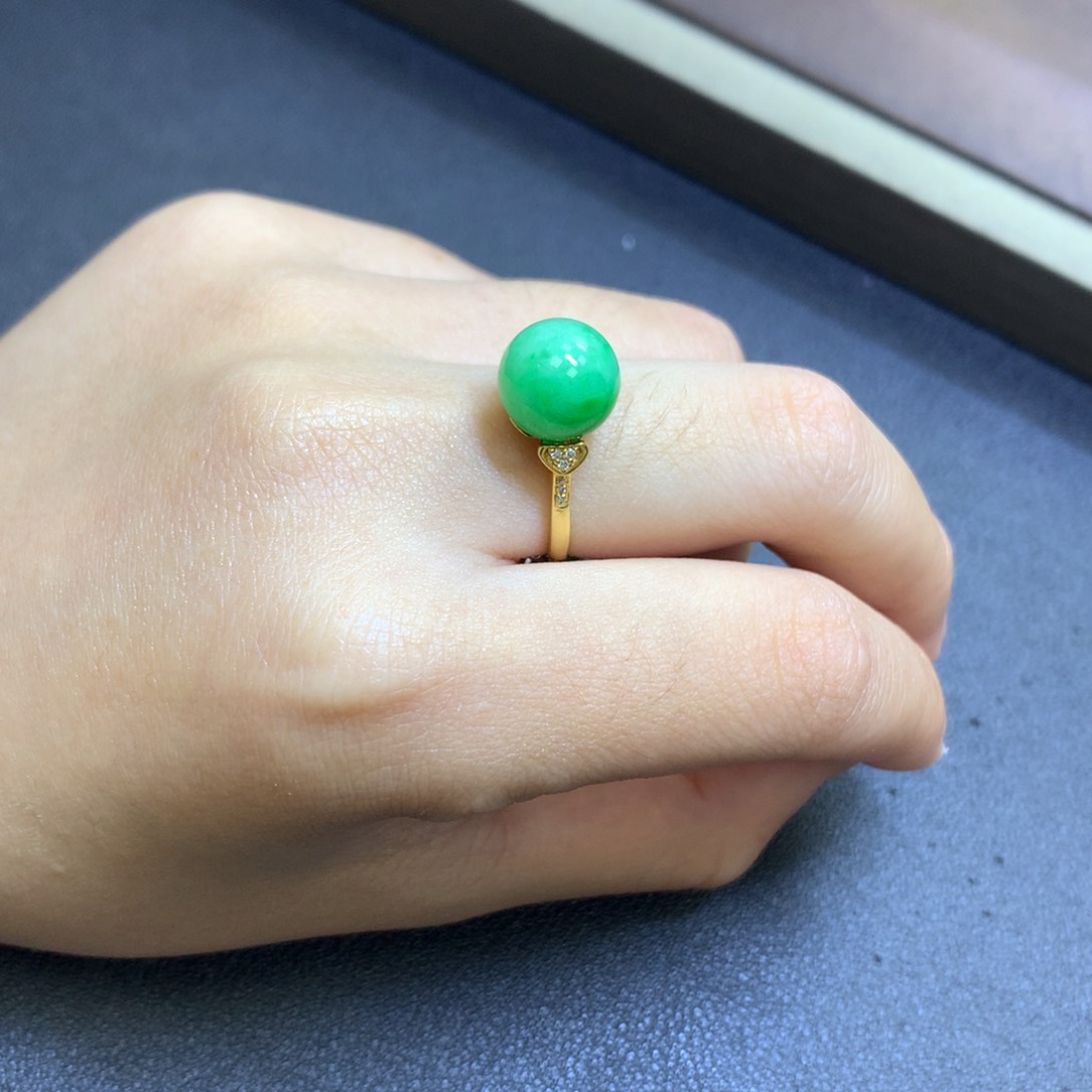 翡翠18K金镶嵌颈饰翡翠