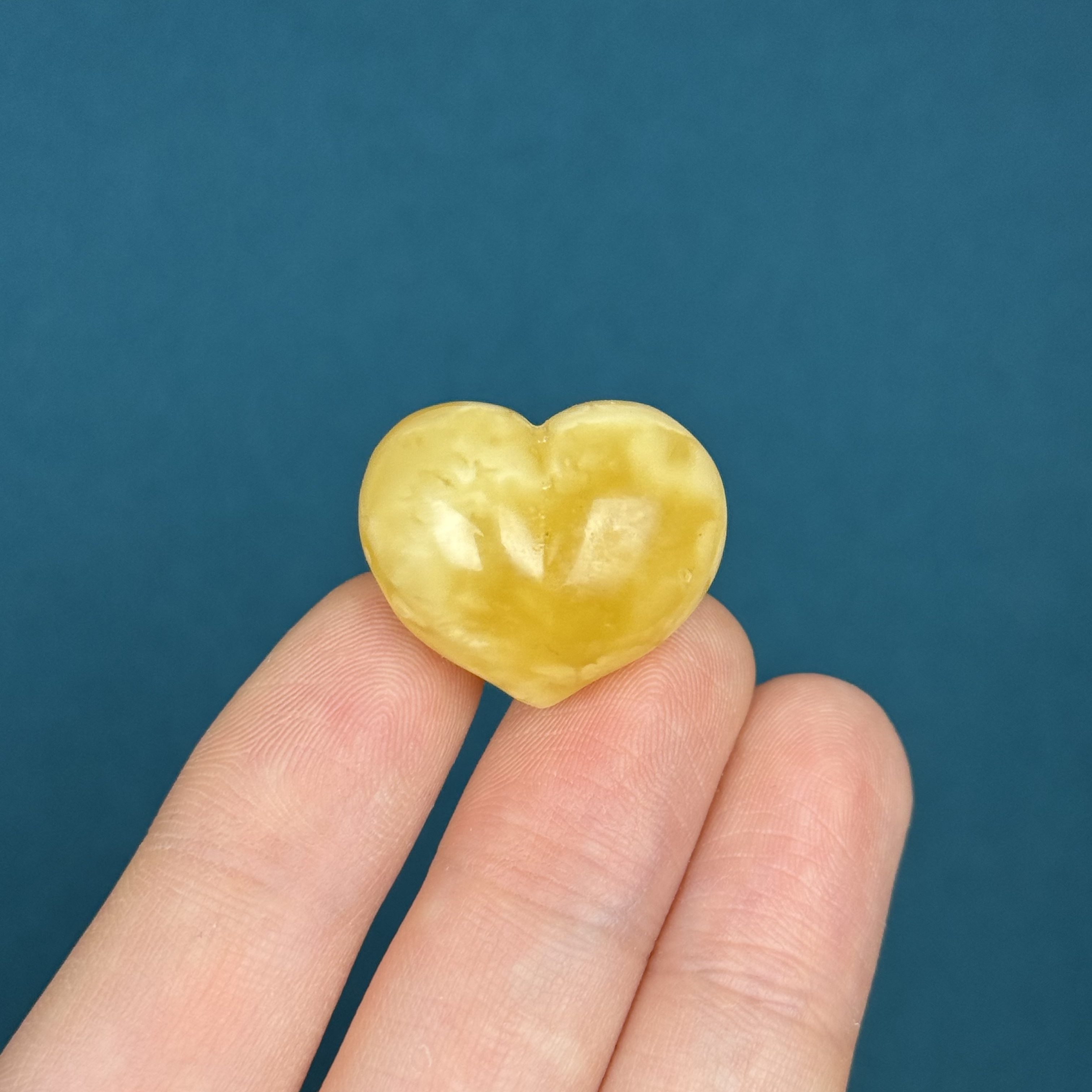 F4895天然原矿蜜蜡 屁桃爱心23.9*19.9*15.7mm一物一图假一罚十